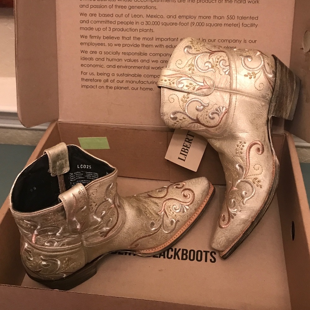 NWT Liberty Black Boots 9.5